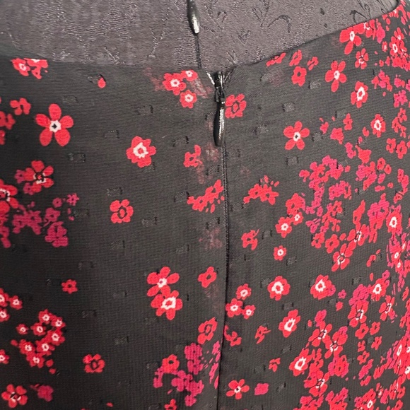 Maison Tara Plus Size Black Red Floral Dress - Picture 8 of 13